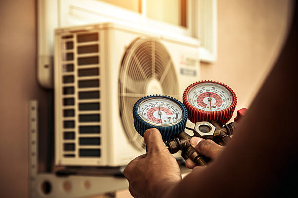 Professional Hvac Installation technician working in Flowood, MS